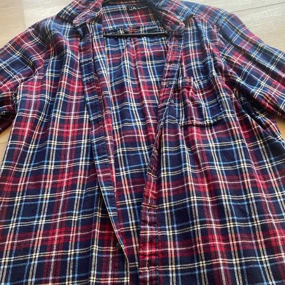 Oversized plaid flannel - Picture 2 of 8